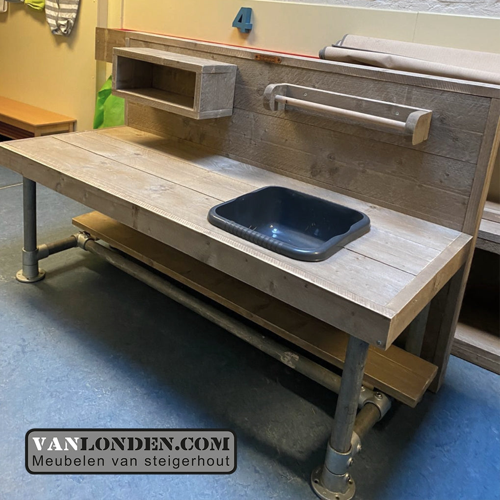 Steigerhouten speeltafel/commode Pip