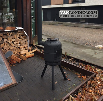 Outdoor houtkachel van dikbuik gasflessen