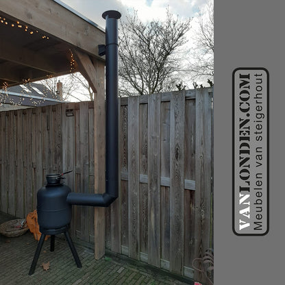 Outdoor houtkachel van dikbuik gasflessen