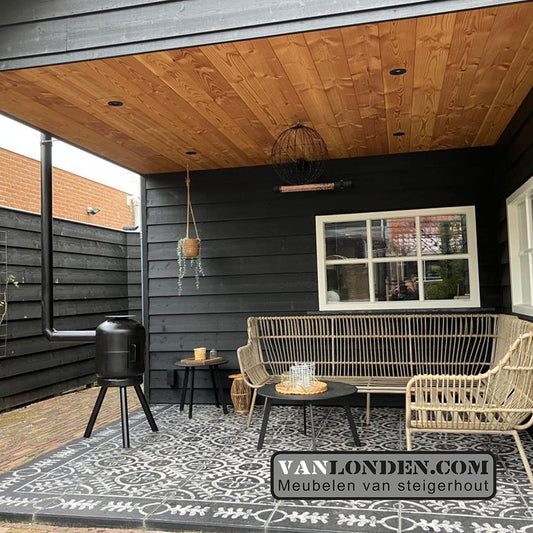 Outdoor houtkachel van dikbuik gasflessen