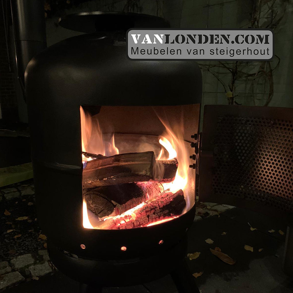 Outdoor houtkachel van dikbuik gasflessen