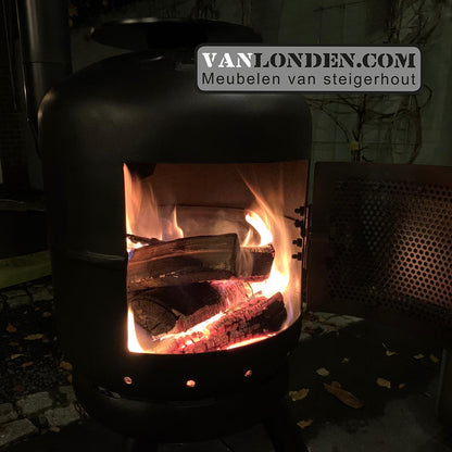 Outdoor houtkachel van dikbuik gasflessen