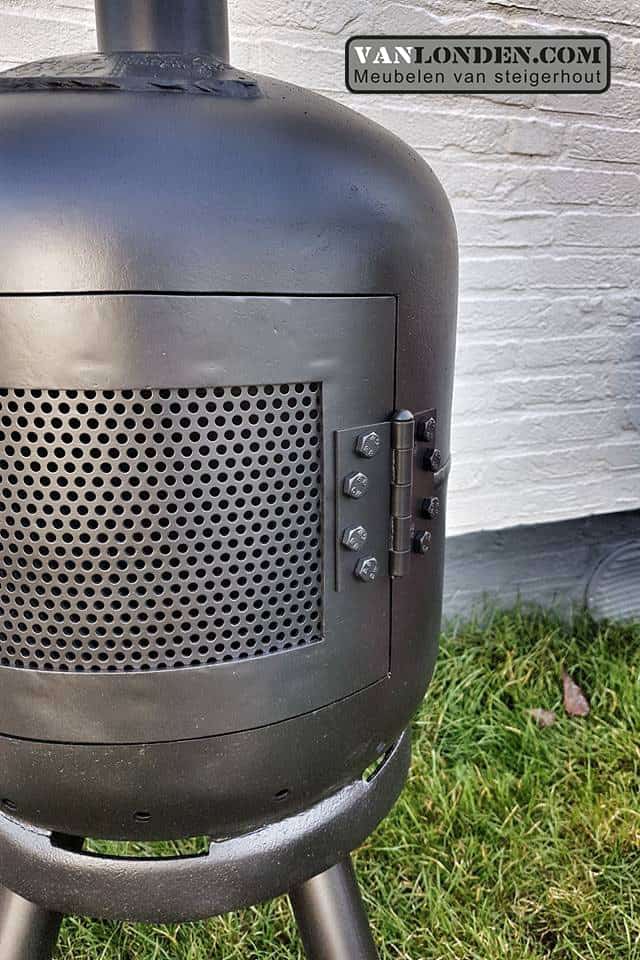 Outdoor houtkachel van dikbuik gasflessen