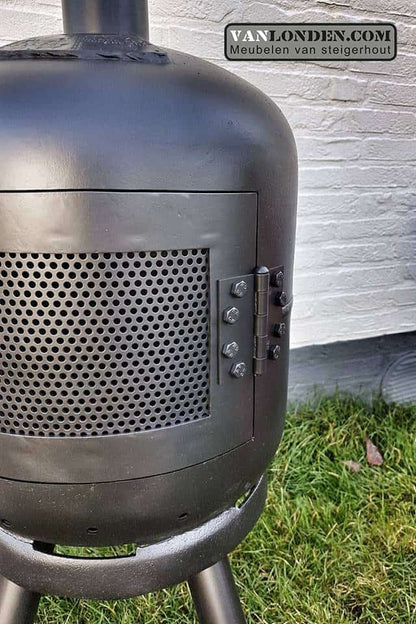 Outdoor houtkachel van dikbuik gasflessen