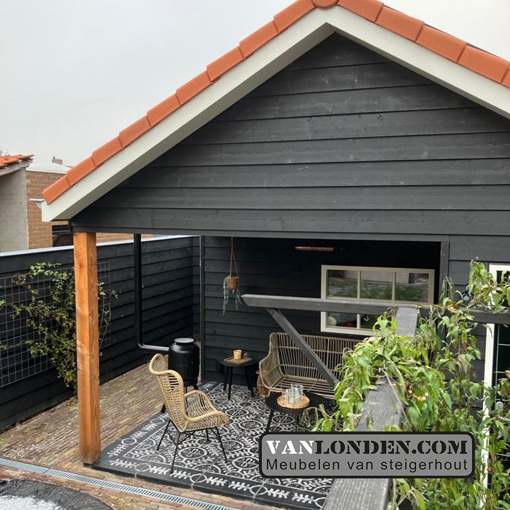 Outdoor houtkachel van dikbuik gasflessen