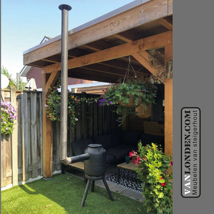 Outdoor houtkachel van dikbuik gasflessen