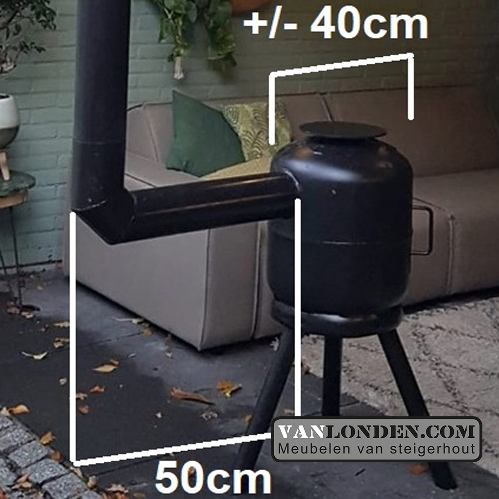 Outdoor houtkachel van dikbuik gasflessen