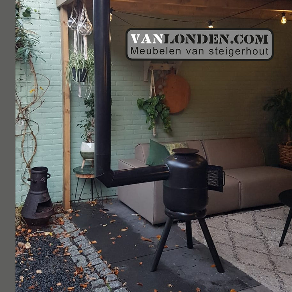 Outdoor houtkachel van dikbuik gasflessen