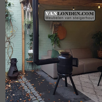Outdoor houtkachel van dikbuik gasflessen