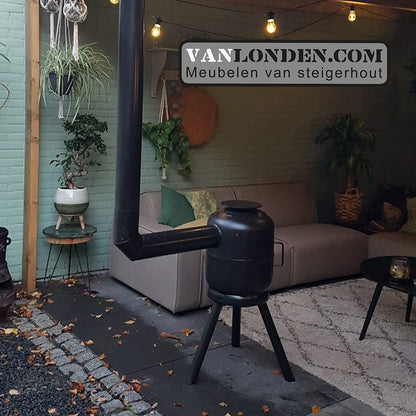 Outdoor houtkachel van dikbuik gasflessen
