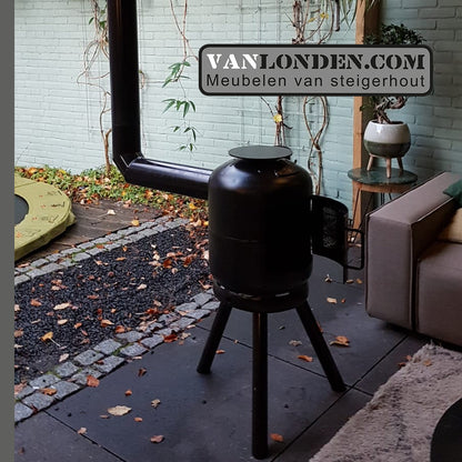 Outdoor houtkachel van dikbuik gasflessen