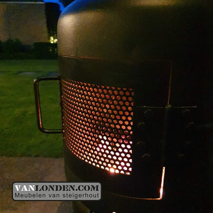 Outdoor houtkachel van dikbuik gasflessen