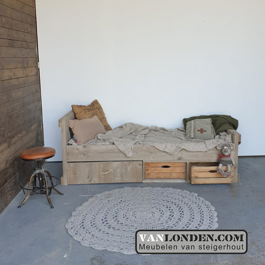 Steigerhouten bed met lades en kistjes Ole