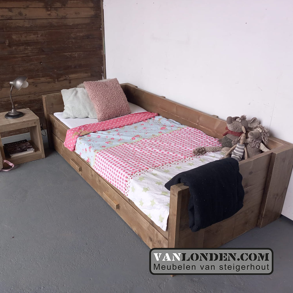 Steigerhouten bed met logeerlade Yvette