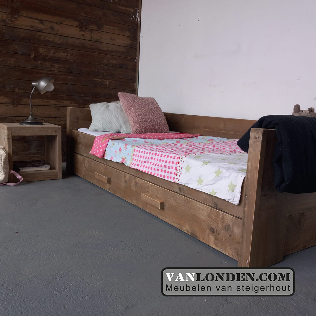 Steigerhouten bed met logeerlade Yvette