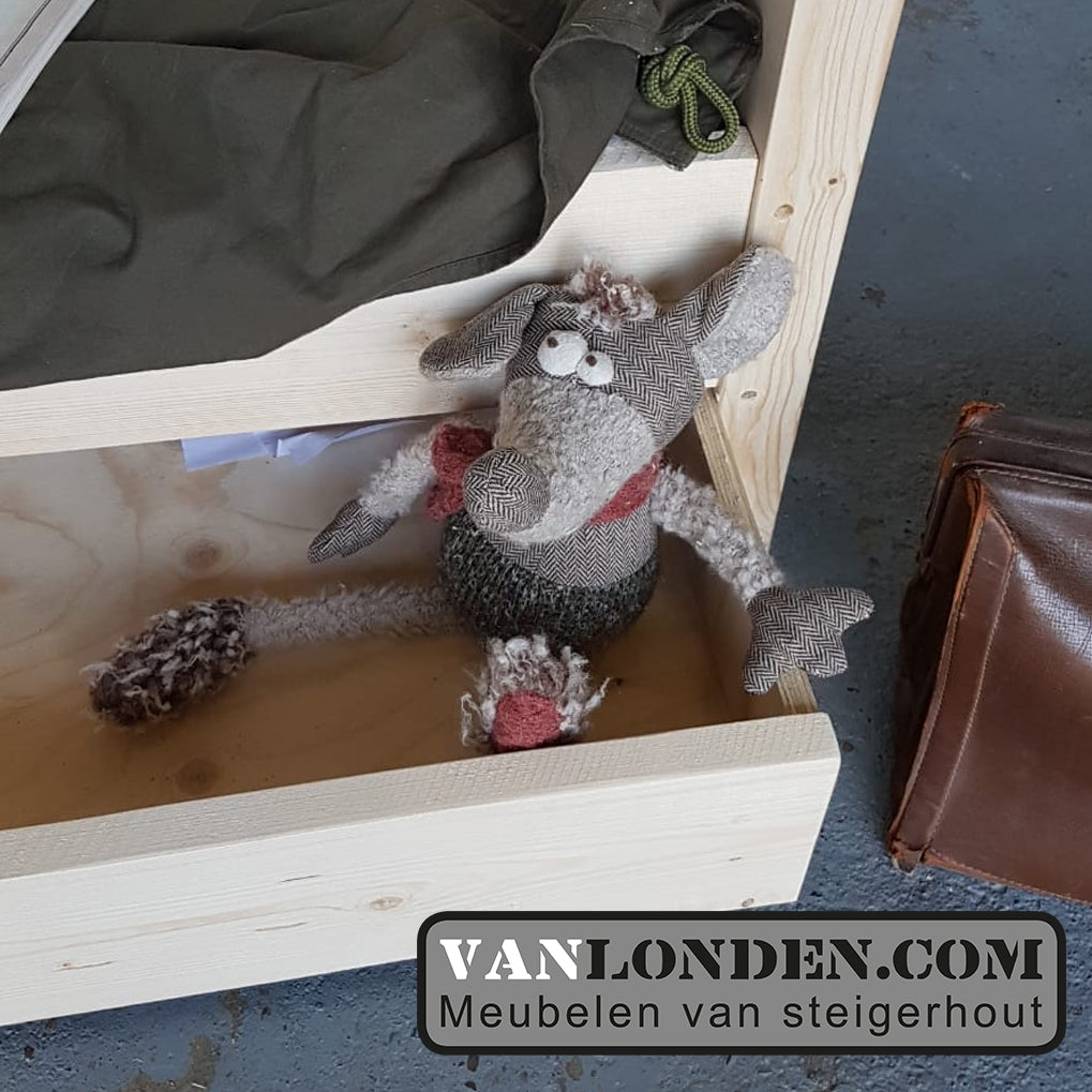Steigerhouten bed muis