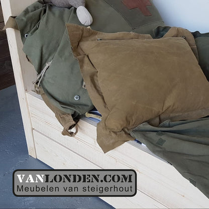 Steigerhouten bed muis