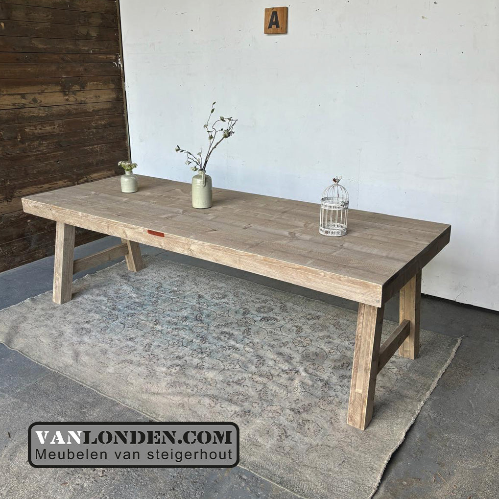 Steigerhouten eettafel Dinah en zitbank