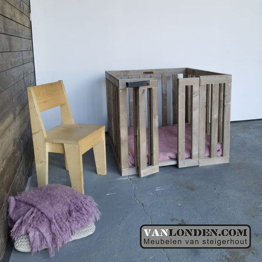 Steigerhouten hondenbench Chip