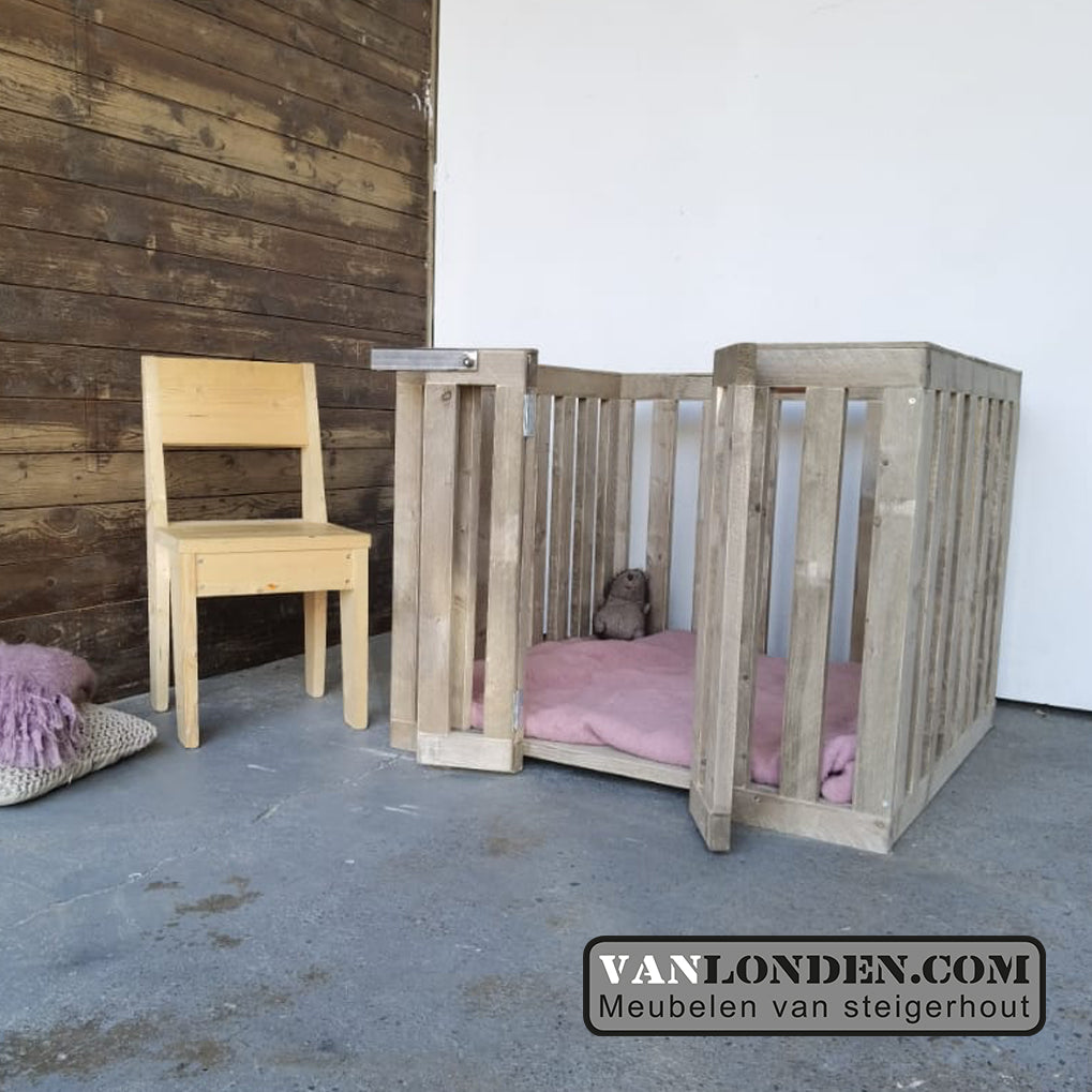 Steigerhouten hondenbench Chip