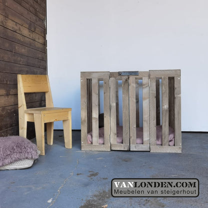 Steigerhouten hondenbench Chip