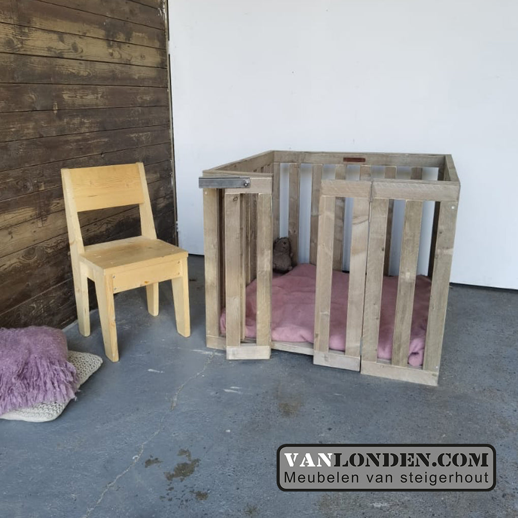 Steigerhouten hondenbench Chip
