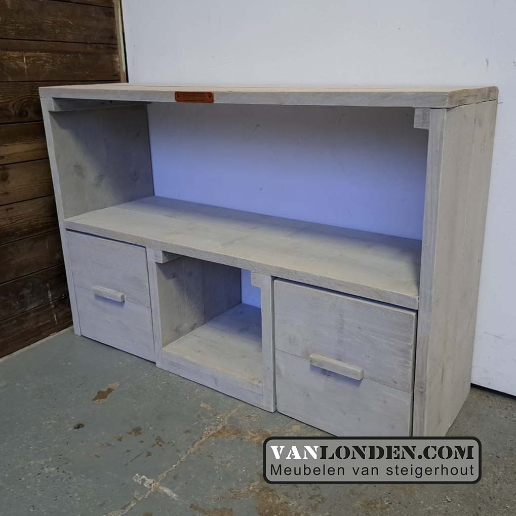 Steigerhouten kastje Miep