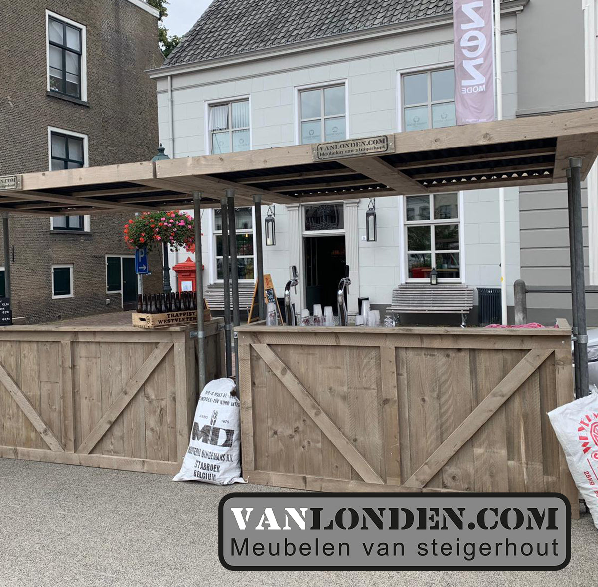 Steigerhouten ombouw flexibele bar met dak (optie)