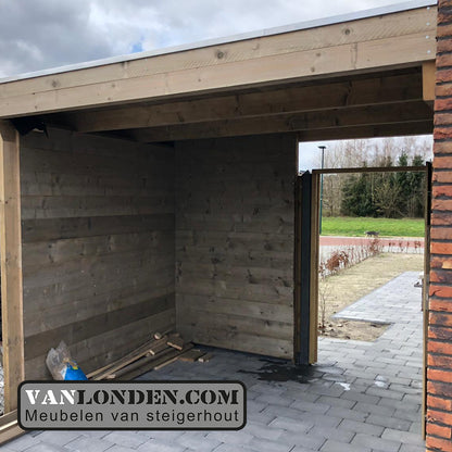 Steigerhouten overkapping met schuur