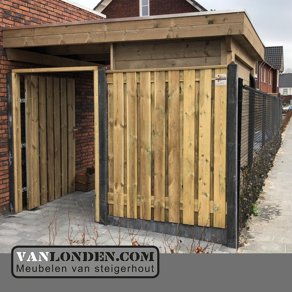Steigerhouten overkapping met schuur
