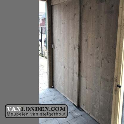 Steigerhouten overkapping met schuur
