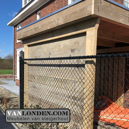 Steigerhouten overkapping met schuur