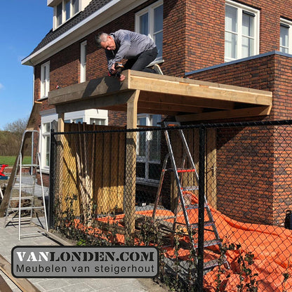 Steigerhouten overkapping met schuur