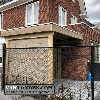 Steigerhouten overkapping met schuur