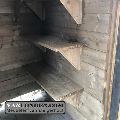 Steigerhouten overkapping met schuur