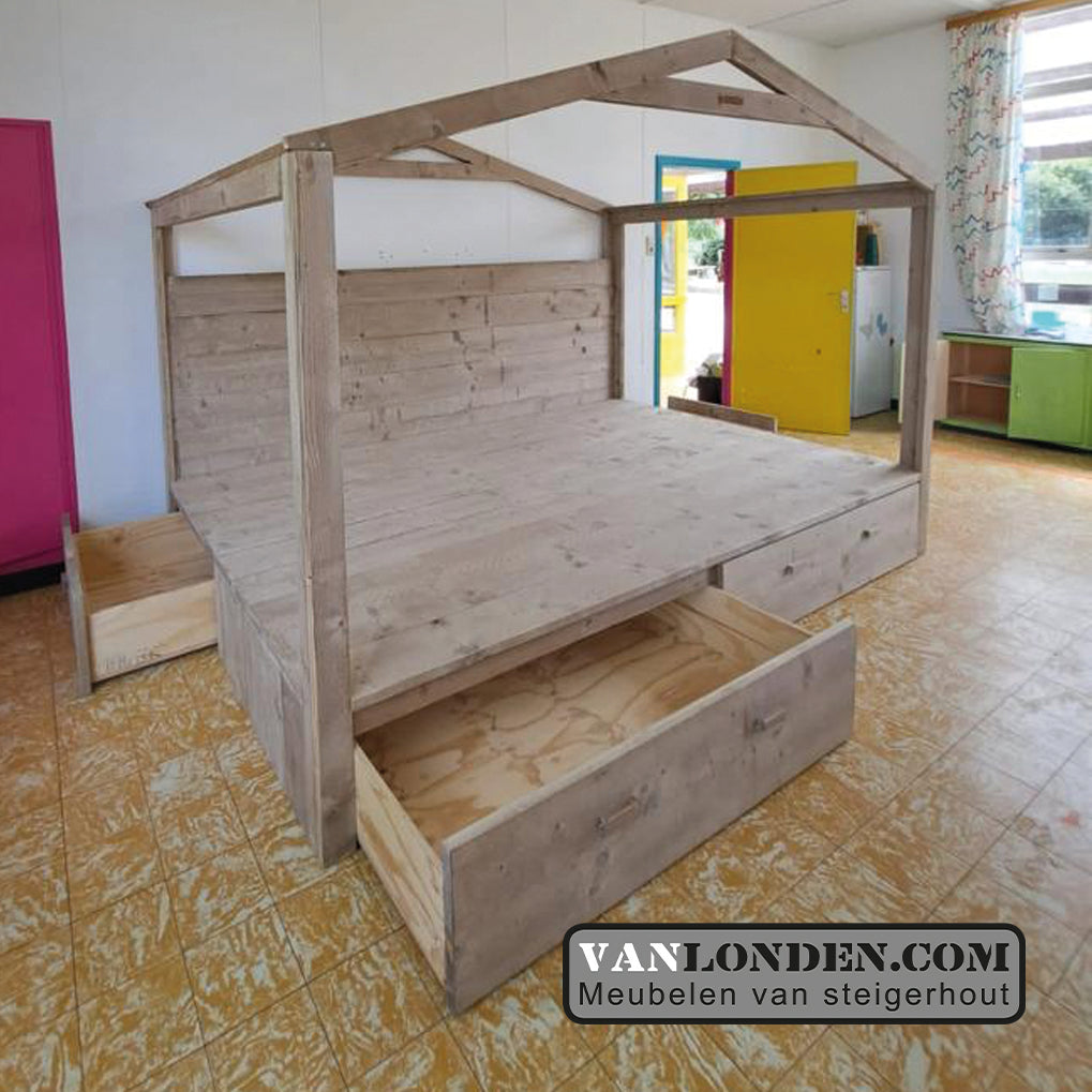 Steigerhouten podium Boaz