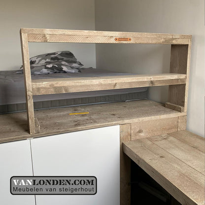 Steigerhouten podiumbed met bureau Stef