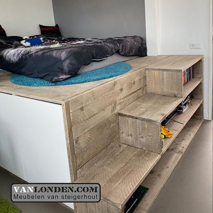 Steigerhouten podiumbed met bureau Stef