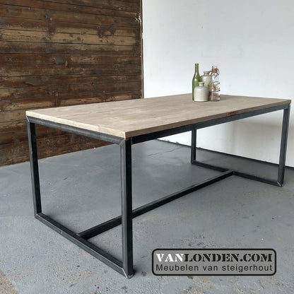 Steigerhouten tafel Fiene met stalen onderstel