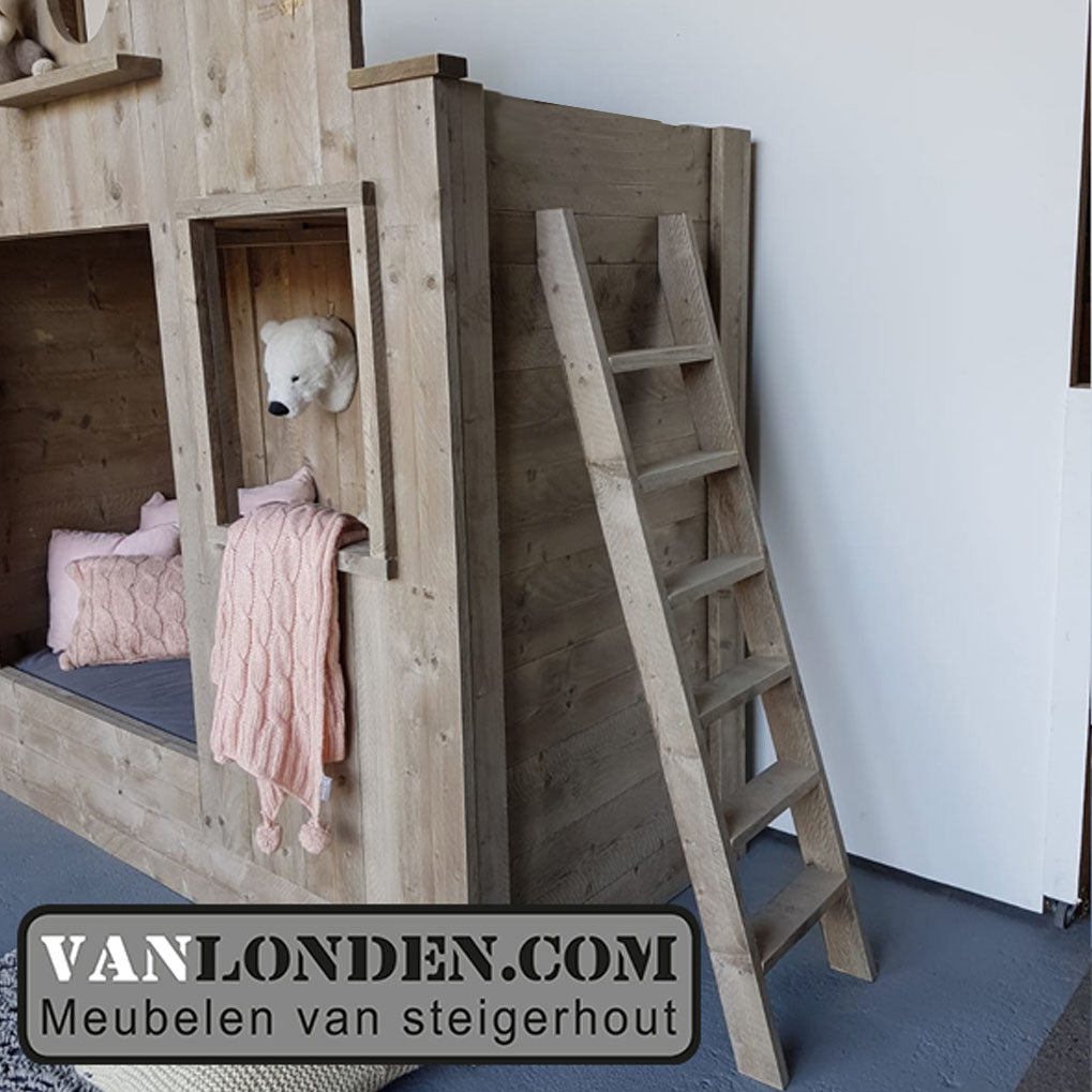Steigerhouten trapgevel bed Pam