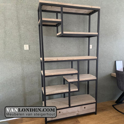 Steigerhouten vakkenkast Dani met stalen frame