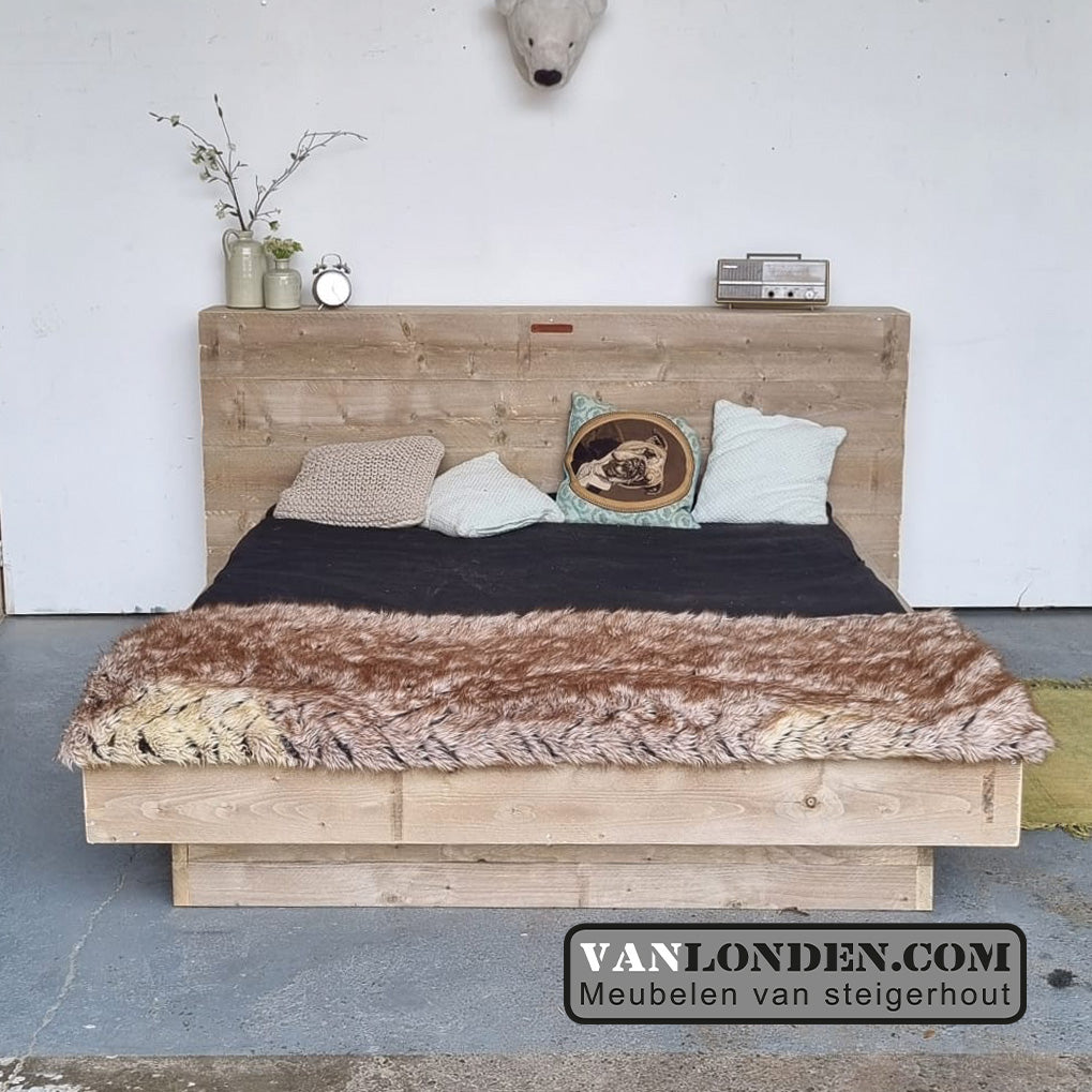 Steigerhouten zwevend tweepersoonsbed met hoofdbord Jannes