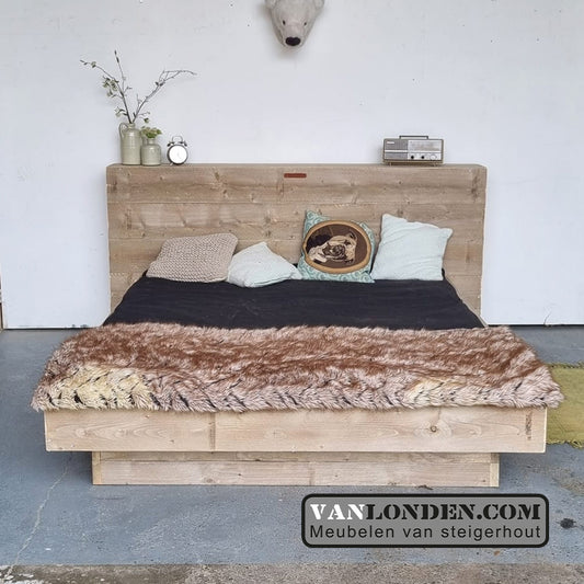 Steigerhouten zwevend tweepersoonsbed met hoofdbord Jannes