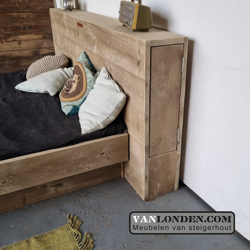 Steigerhouten zwevend tweepersoonsbed met hoofdbord Jannes