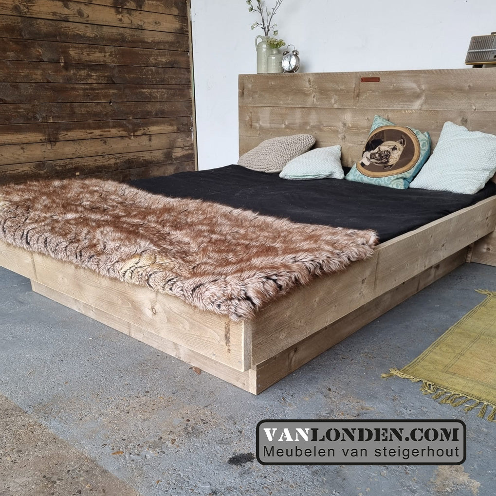 Steigerhouten zwevend tweepersoonsbed met hoofdbord Jannes