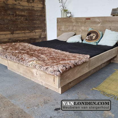 Steigerhouten zwevend tweepersoonsbed met hoofdbord Jannes