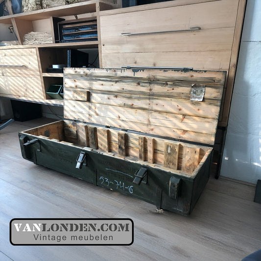 Vintage legerkist op wielen Marre