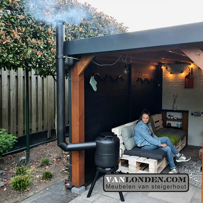 Outdoor houtkachel van dikbuik gasflessen