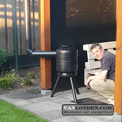 Outdoor houtkachel van dikbuik gasflessen