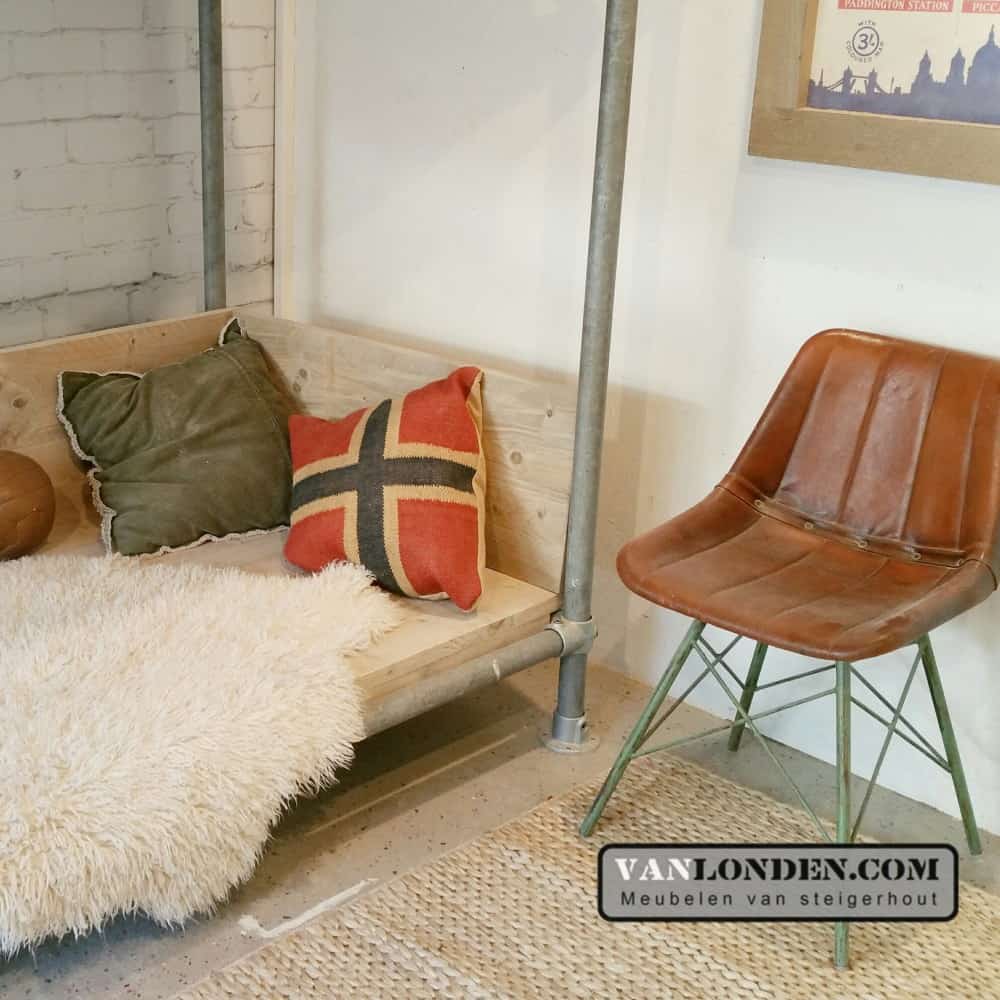 Steigerhouten buisbed Donna met-relaxplateau